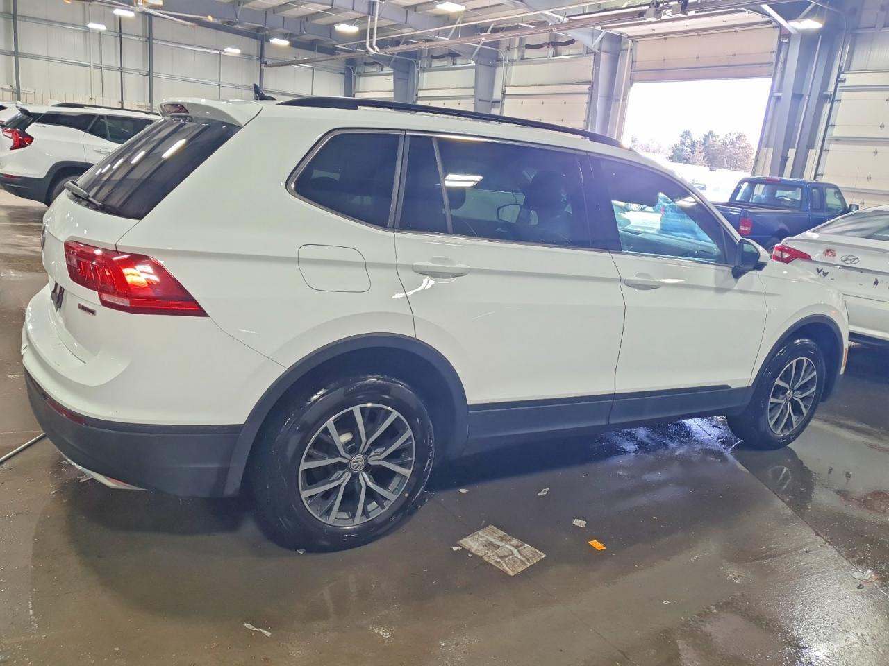 2019 Volkswagen Tiguan Se - Фото 3
