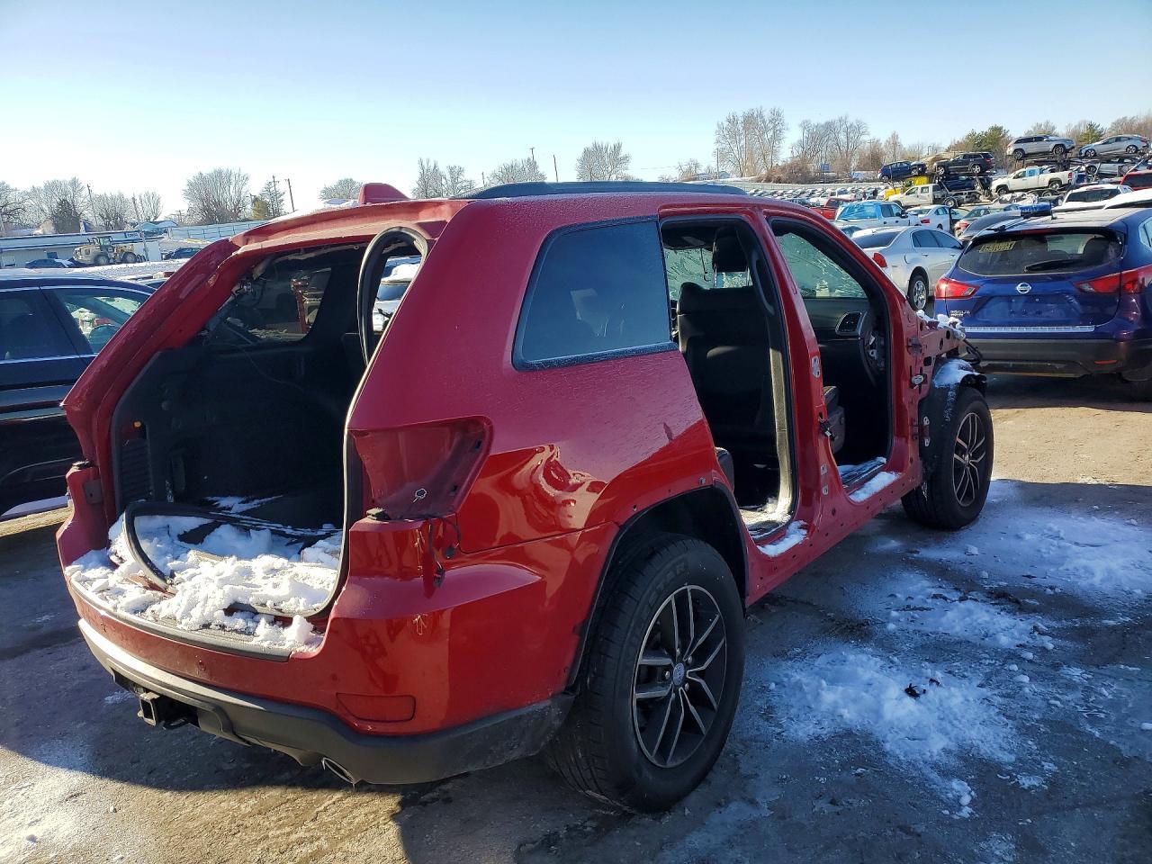 2017 Jeep Grand Cherokee Trailhawk - Image 3
