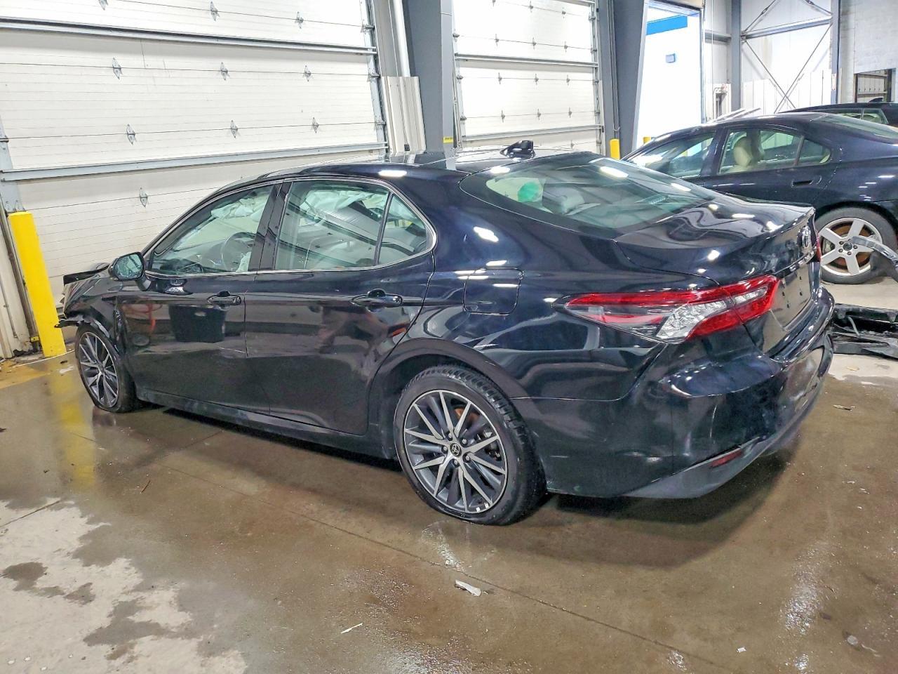 2024 Toyota Camry - Фото 2