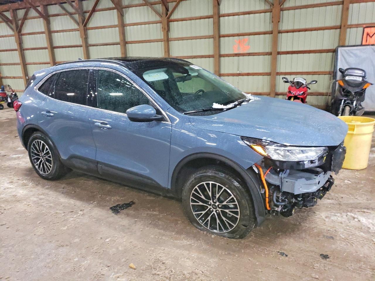 2025 Ford Escape - Image 4