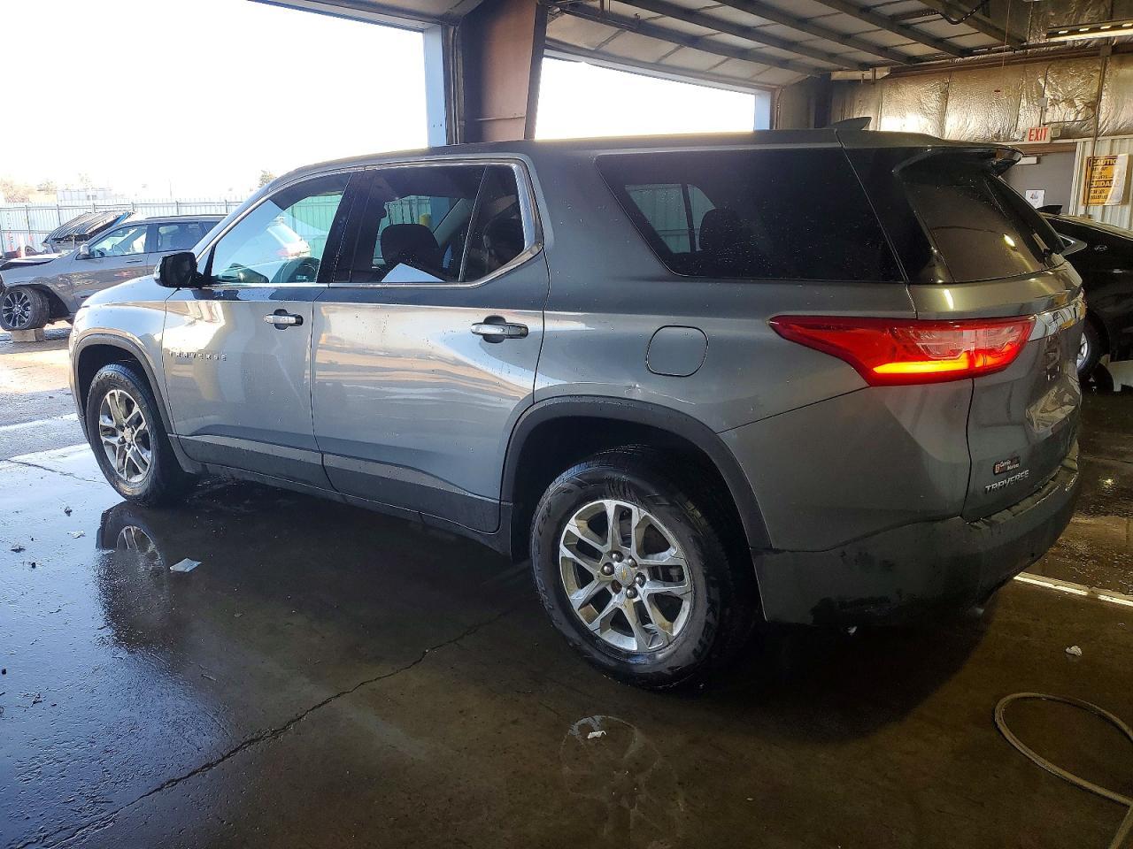 2019 Chevrolet Traverse Ls - Фото 2
