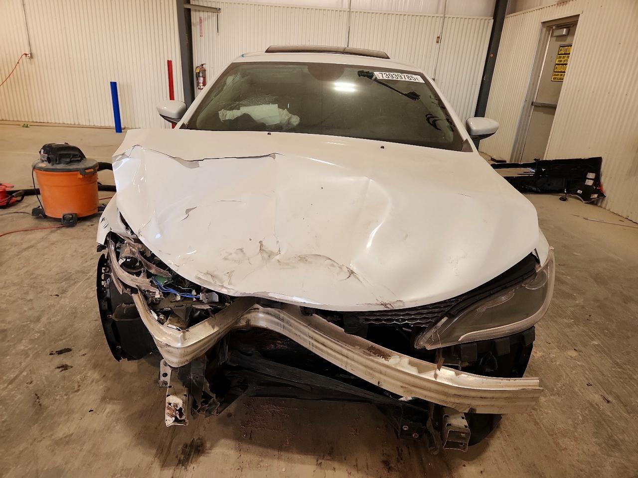 2015 Chrysler 200 Limited - Image 5