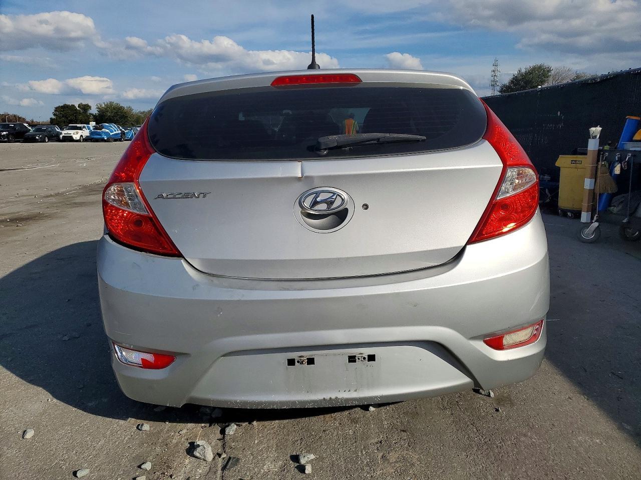2016 Hyundai Accent Se - Image 6
