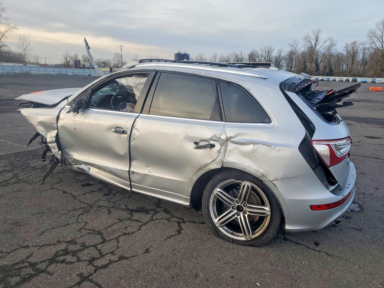 2010 Audi Q5 Premium Plus - Image 2
