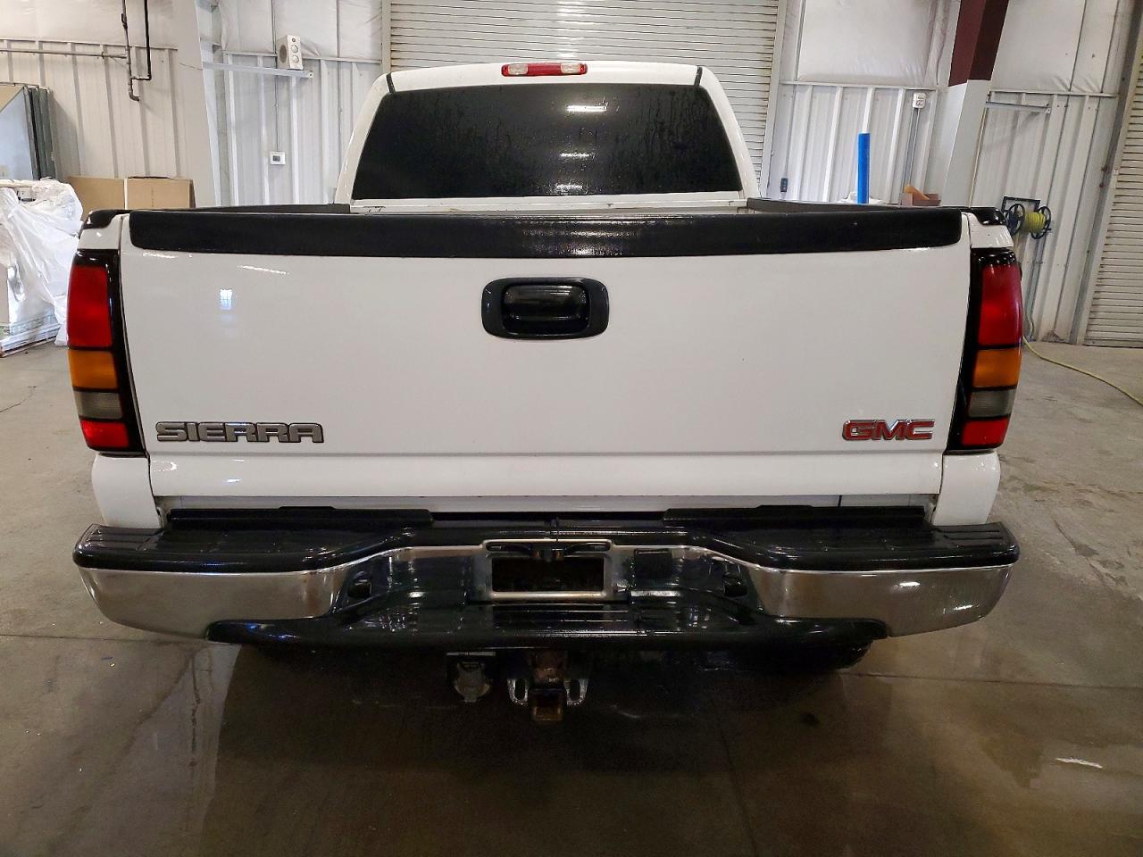 2005 GMC Sierra K2500 Heavy Duty - Image 6