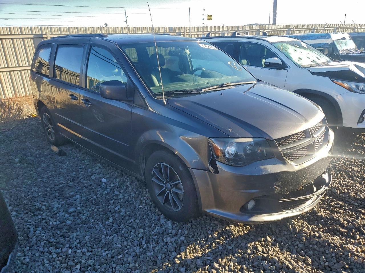 2017 Dodge Grand Caravan Gt - Image 4