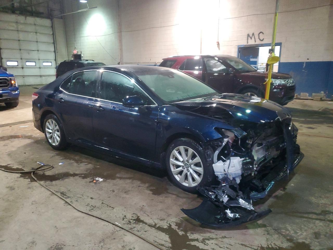 2019 Toyota Camry Le - Фото 4