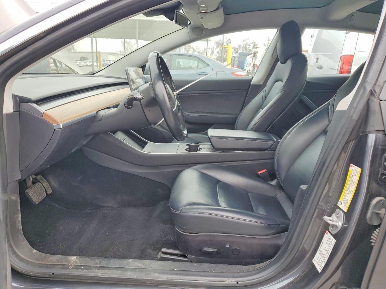 2018 Tesla Model 3 - Фото 7