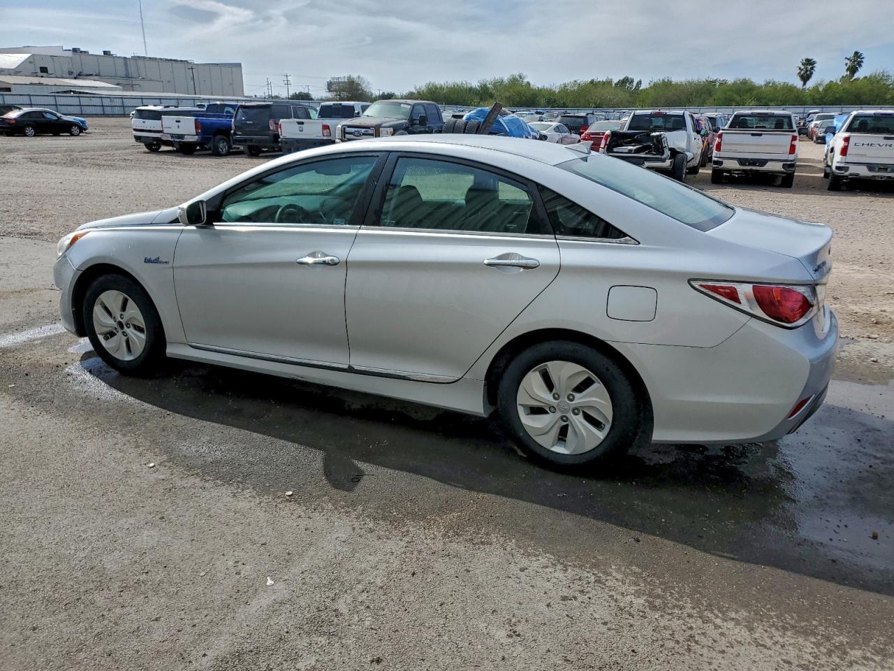2015 Hyundai Sonata Hybrid - Image 2