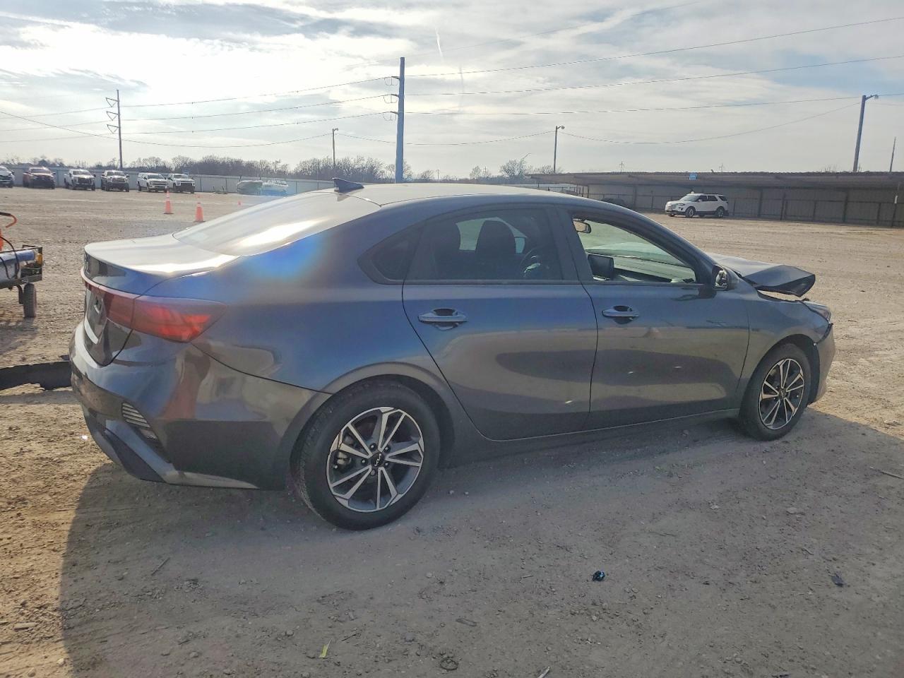 2023 Kia Forte Lx - Фото 3