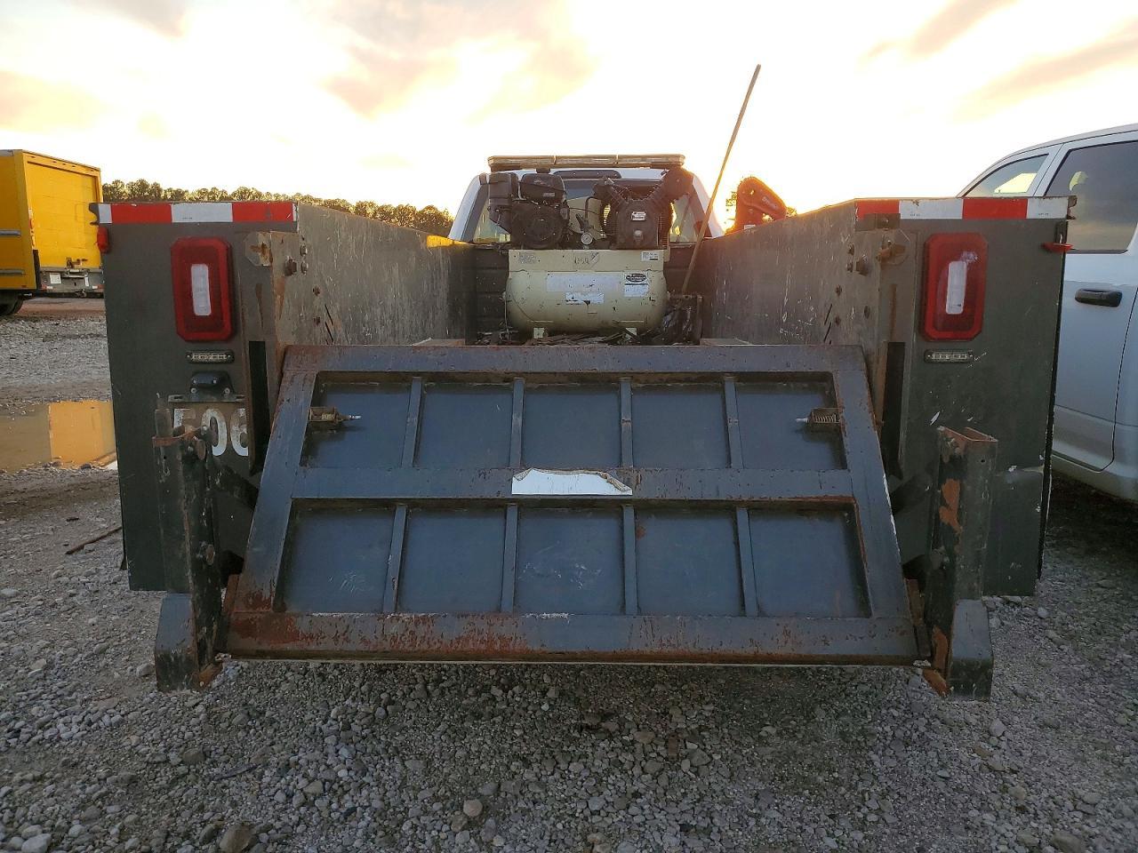 2018 Ford F350 Super Duty Utility / Service Truck - Image 6