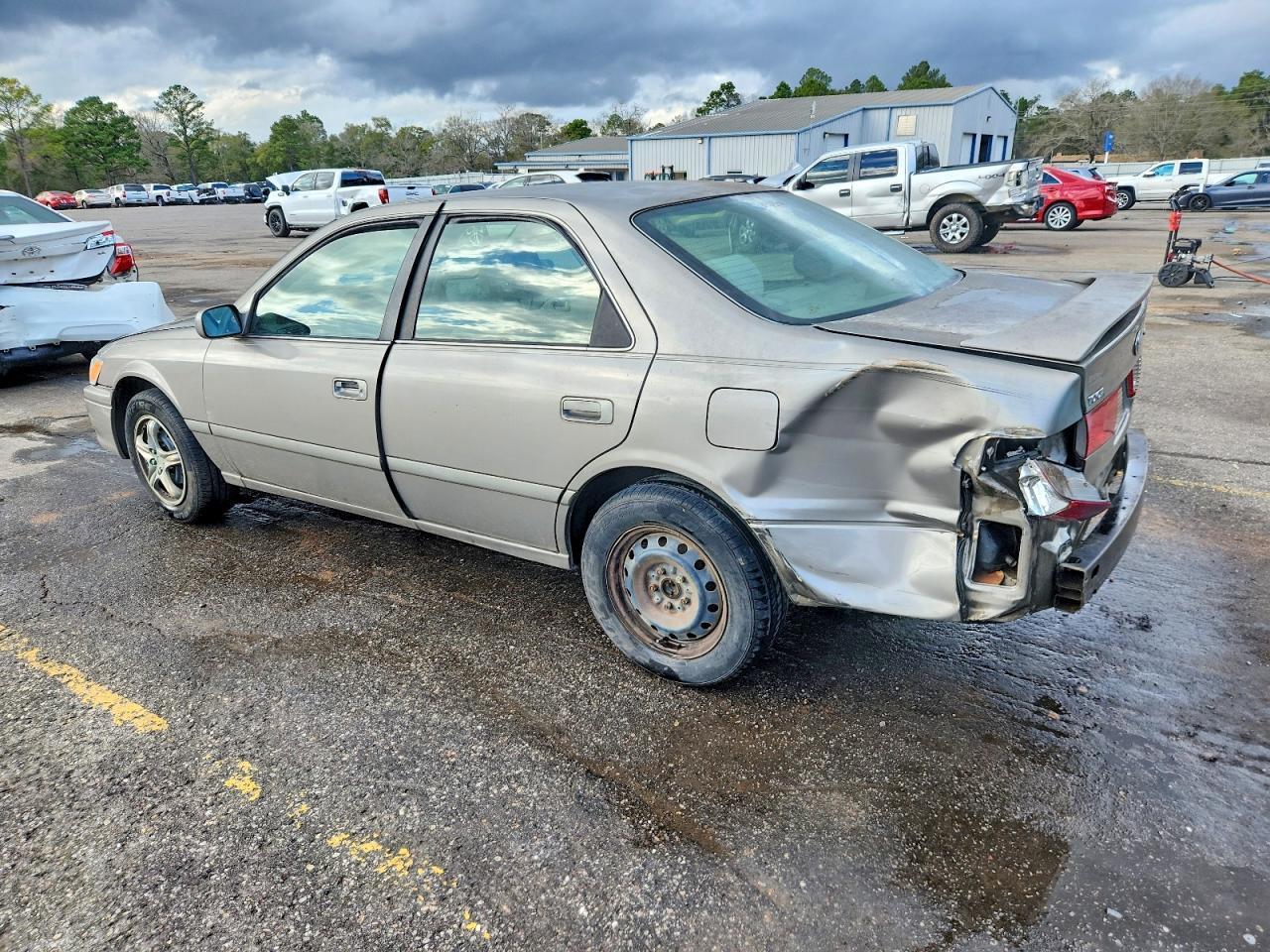 2000 Toyota Camry Le - Image 2
