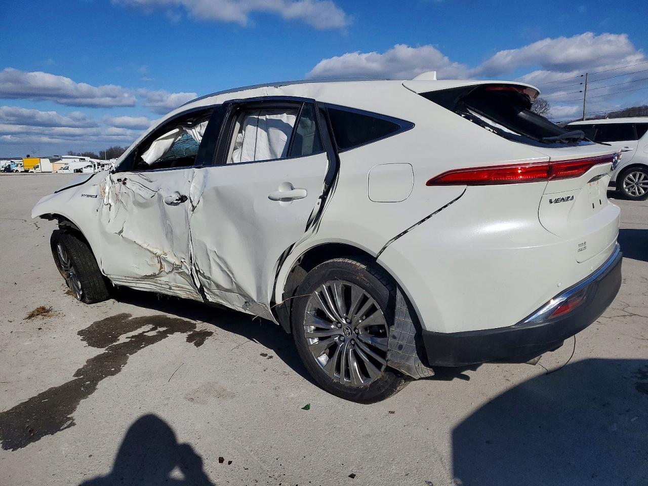 2021 Toyota Venza Le - Image 2