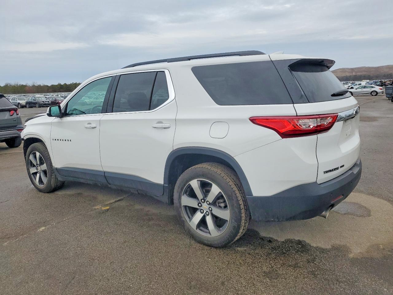 2021 Chevrolet Traverse Lt - Фото 2