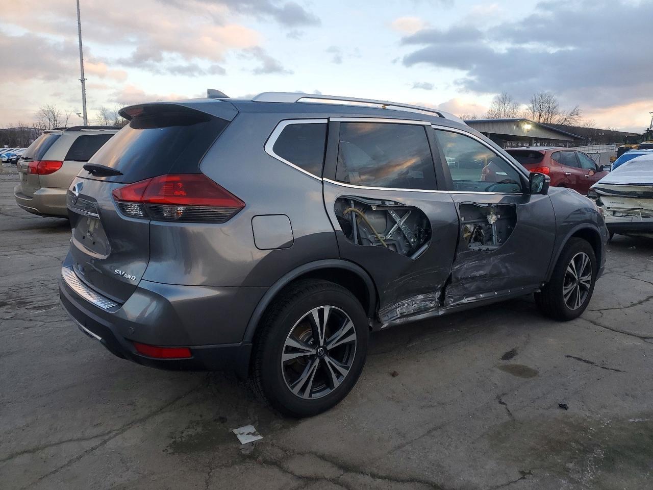2020 Nissan Rogue S - Фото 3
