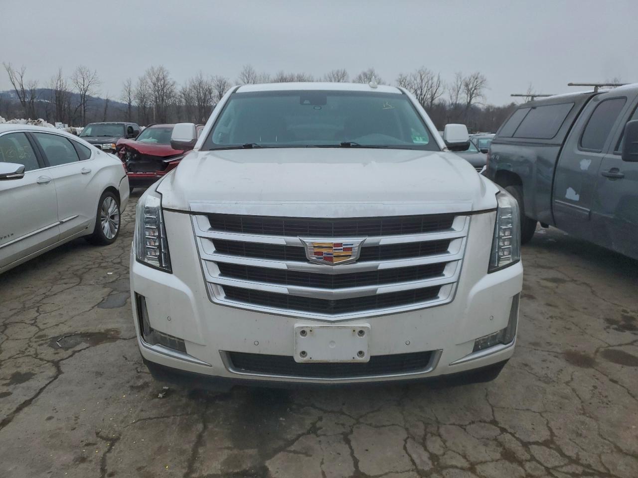 2016 Cadillac Escalade Luxury - Image 5