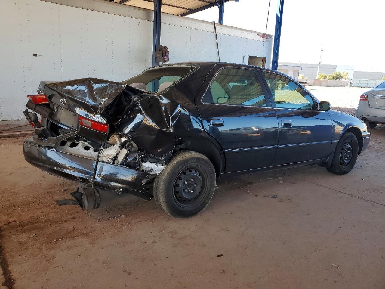 1999 Toyota Camry Le - Фото 3