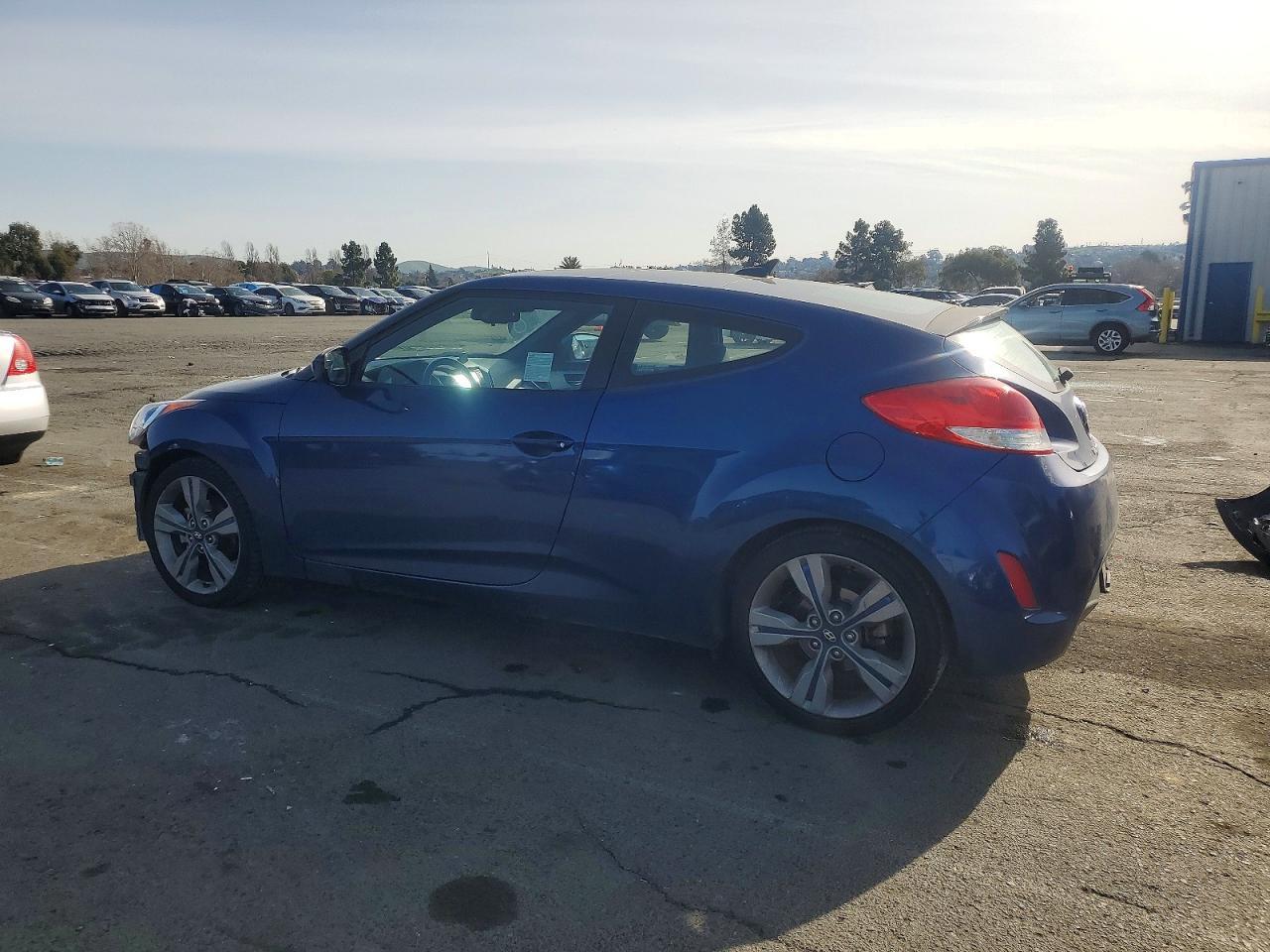 2017 Hyundai Veloster - Image 2