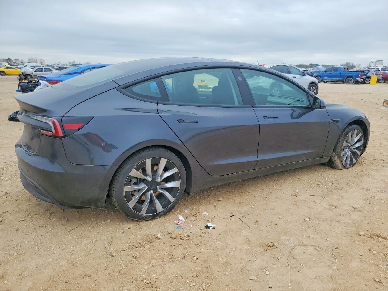 2024 Tesla Model 3 - Фото 3