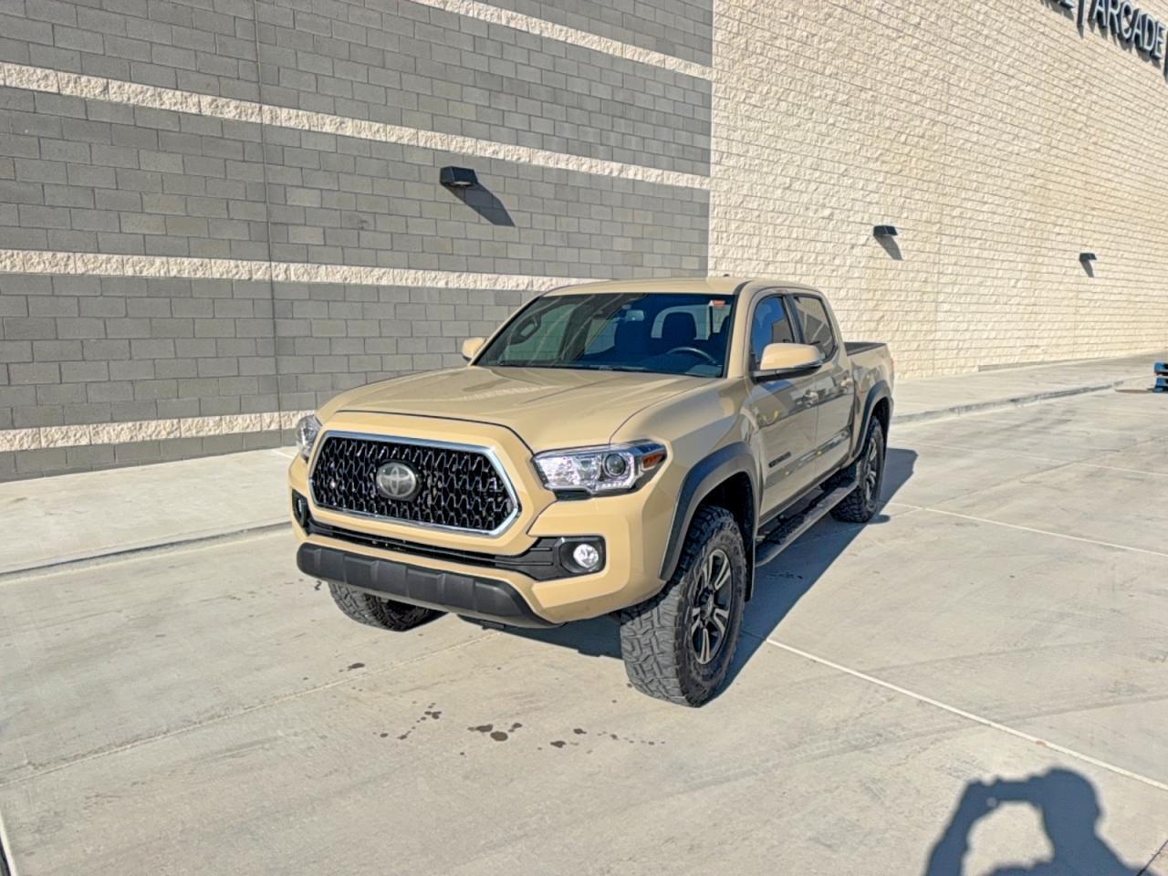 2019 Toyota Tacoma Double Cab - Фото 2