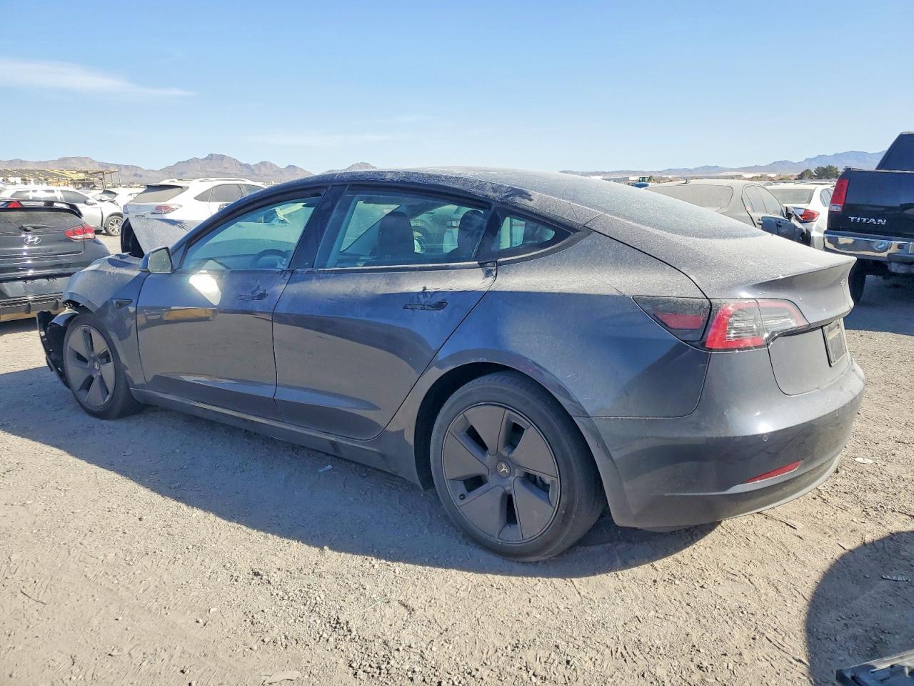 2022 Tesla Model 3 - Фото 2