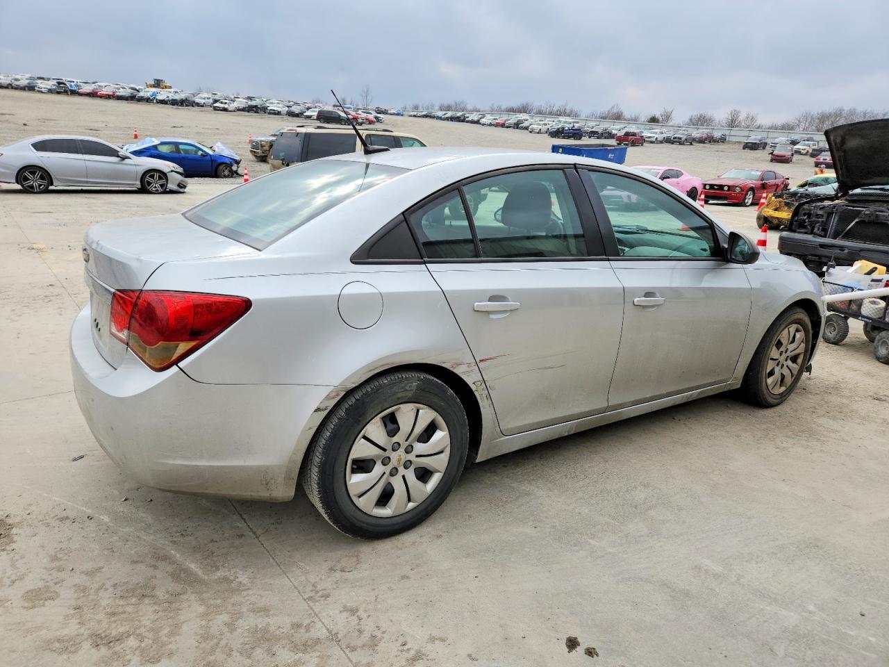 2013 Chevrolet Cruze Ls - Фото 3