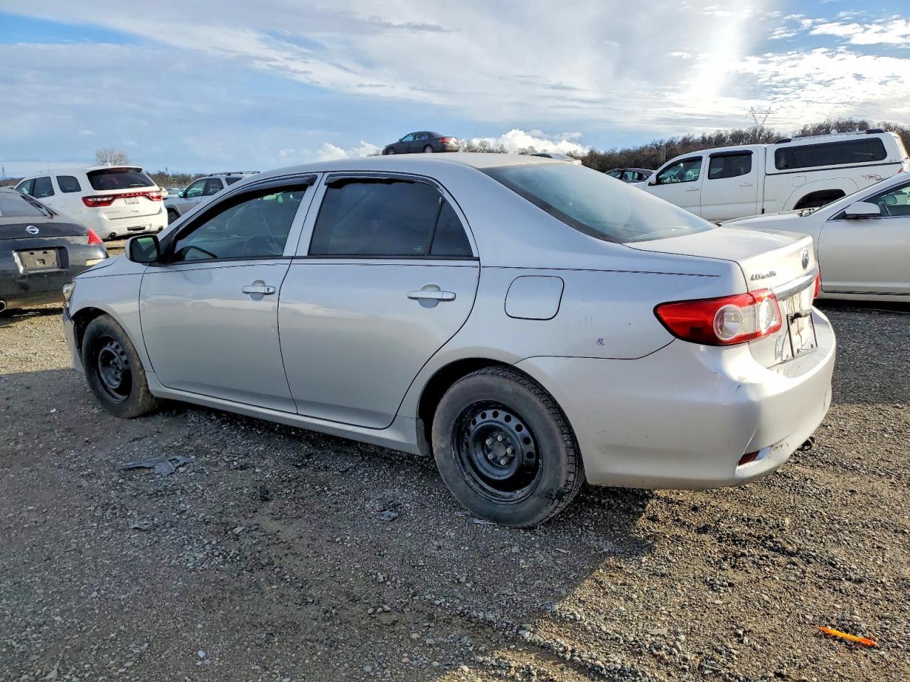 2011 Toyota Corolla Base - Фото 2