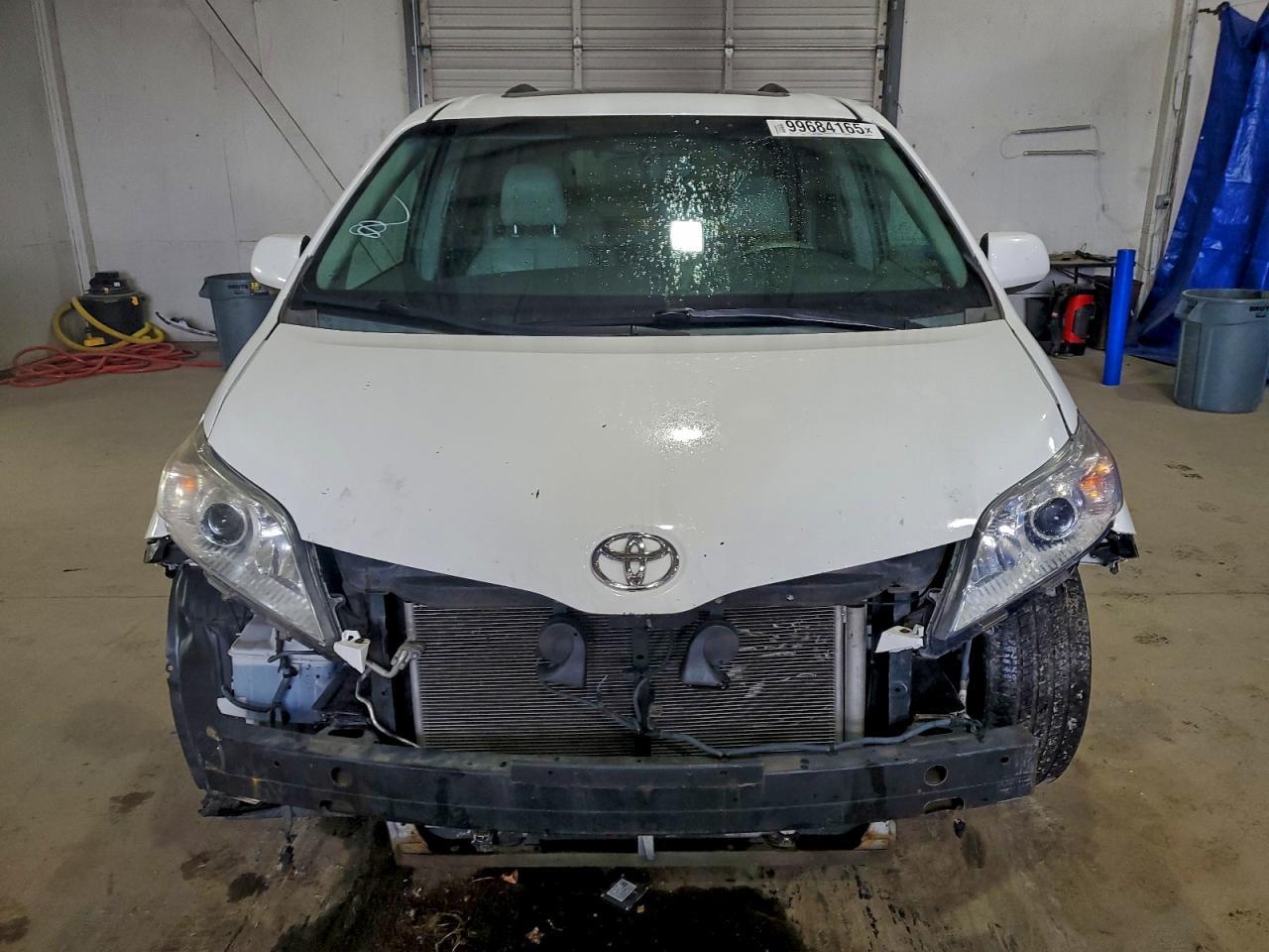 2014 Toyota Sienna Xle - Image 5