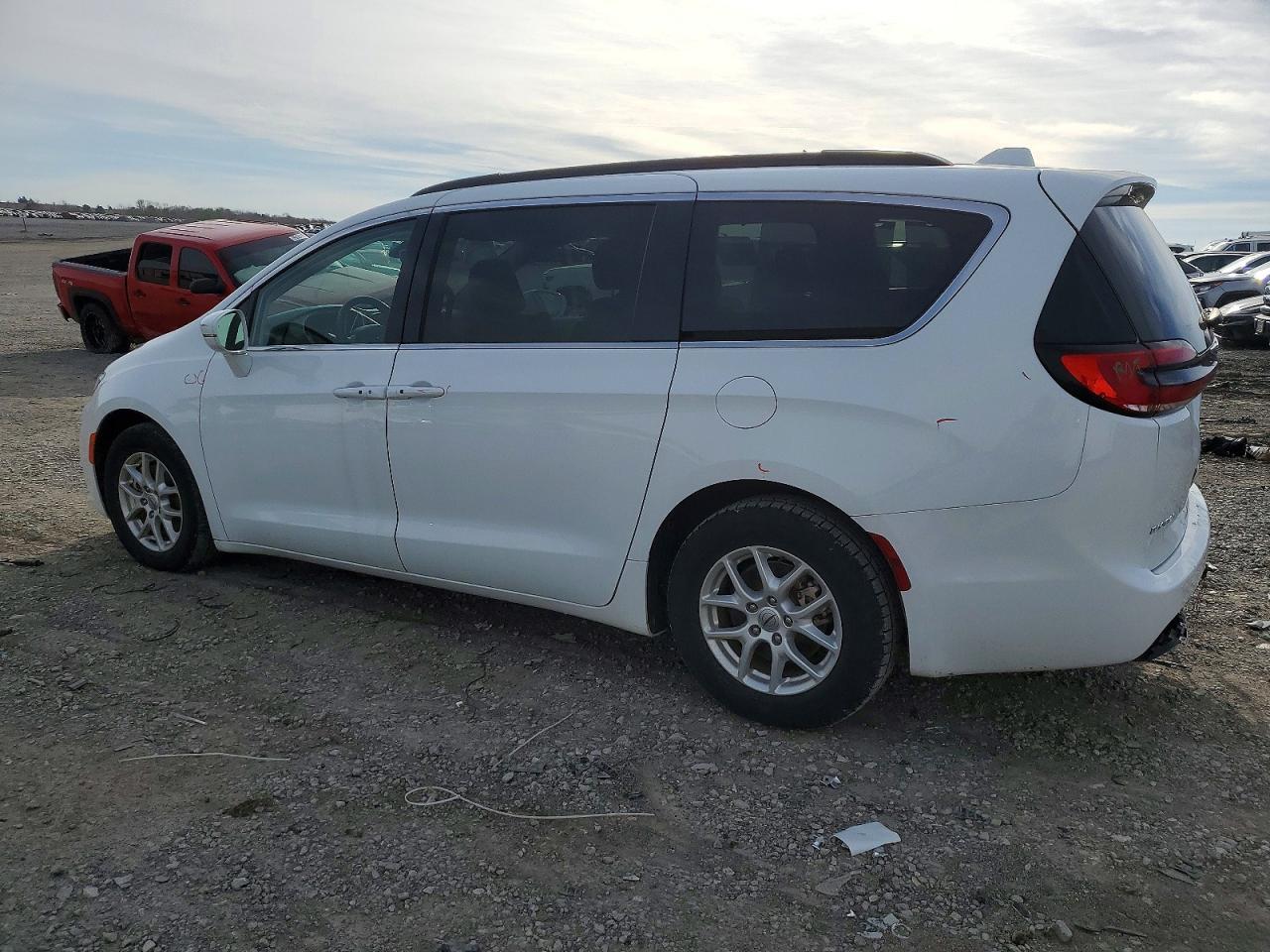 2022 Chrysler Pacifica Touring L - Image 2