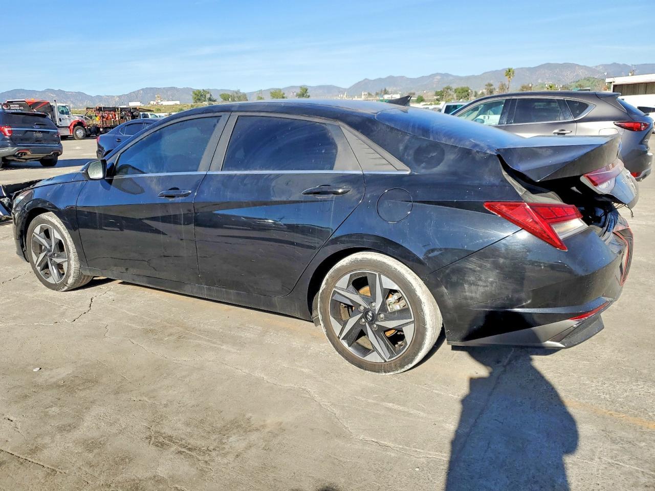 2023 Hyundai Elantra Limited - Image 2