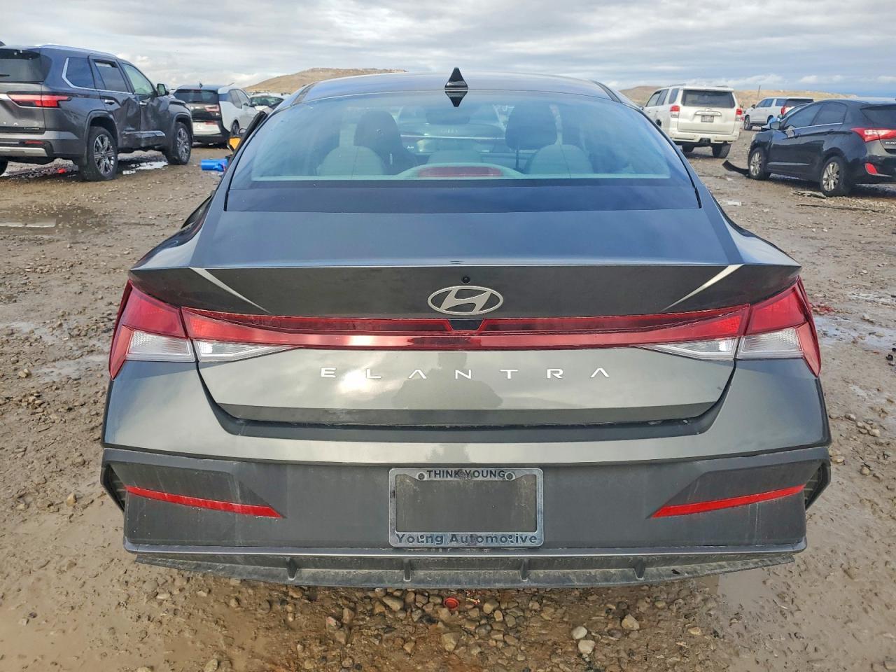 2025 Hyundai Elantra Se - Фото 6