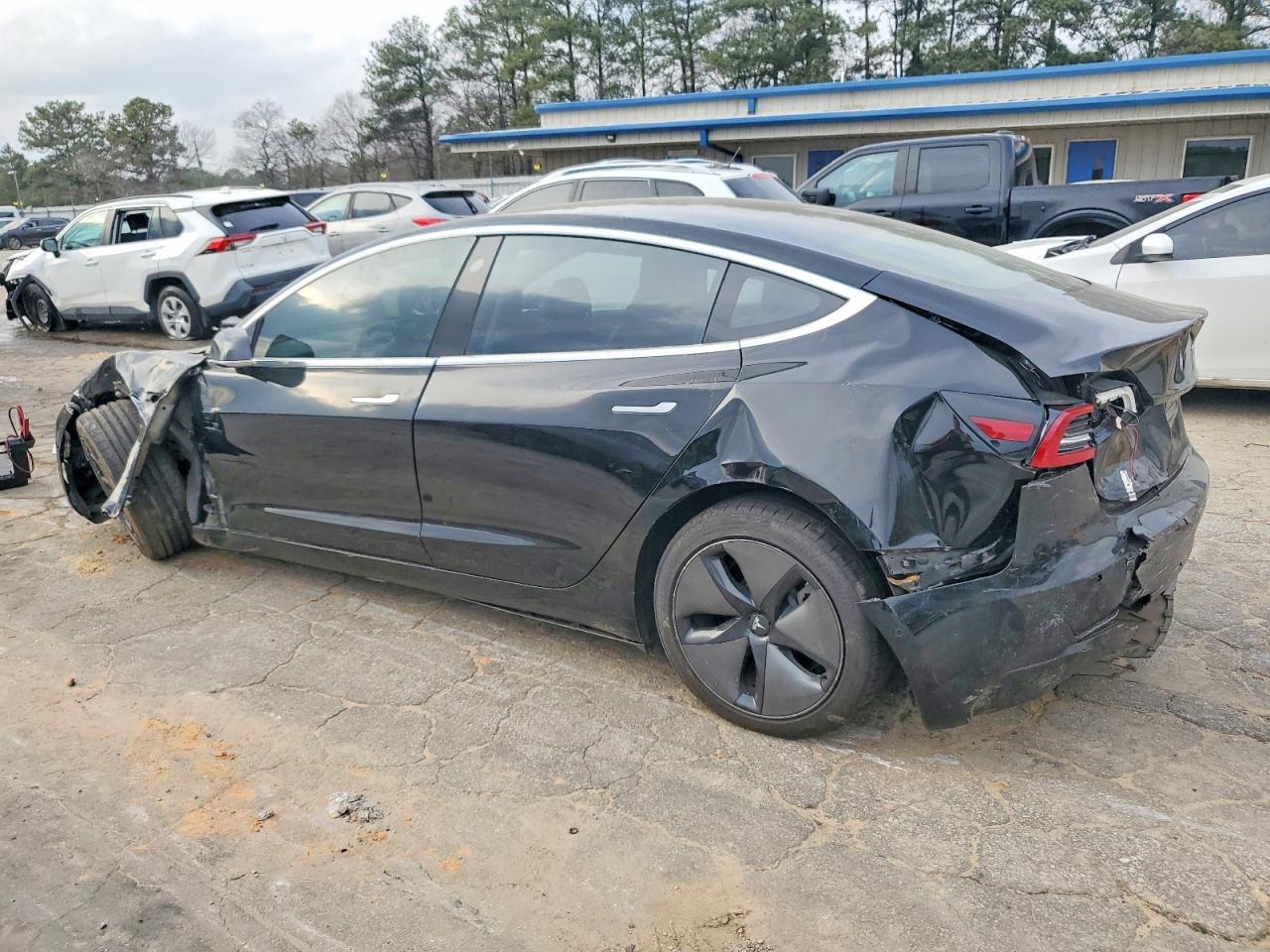 2018 Tesla Model 3 - Фото 2