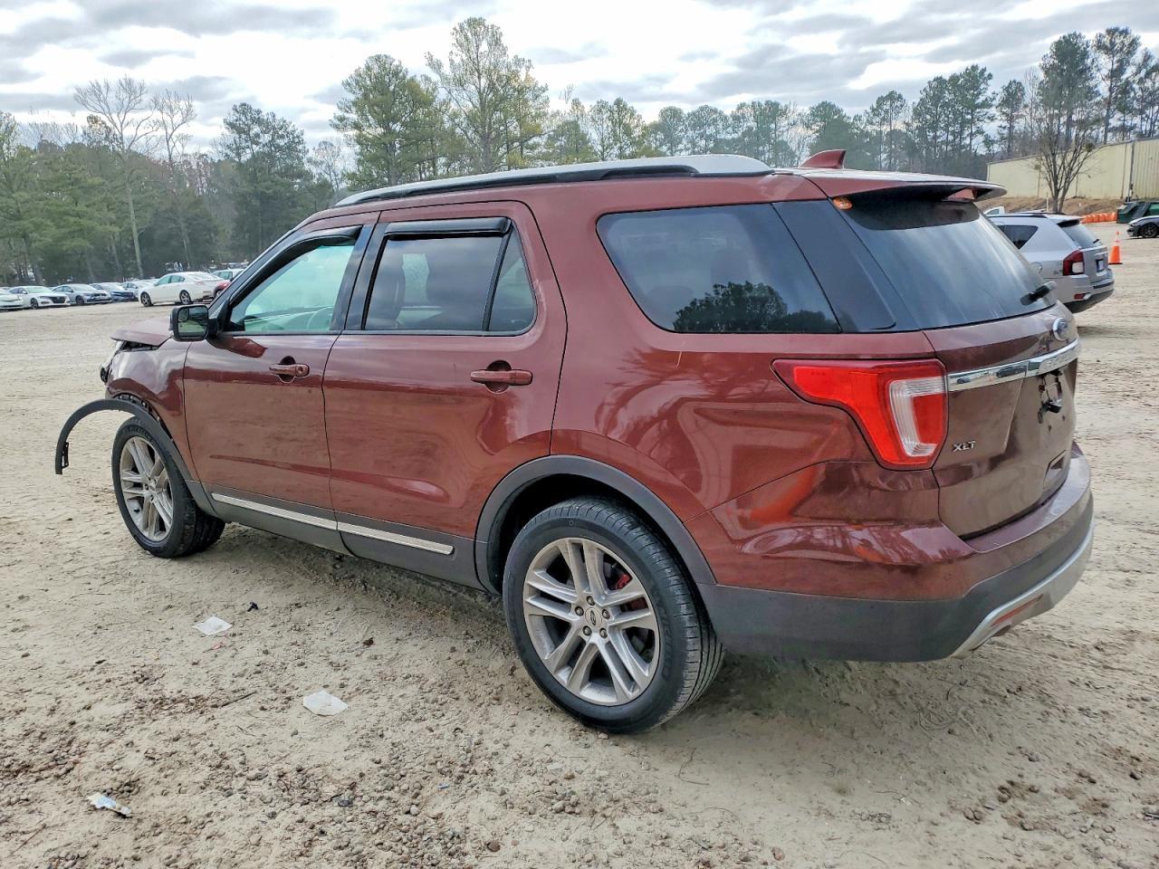 2016 Ford Explorer Xlt - Image 2