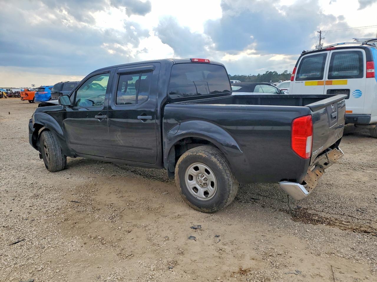 2014 Nissan Frontier S - Image 2