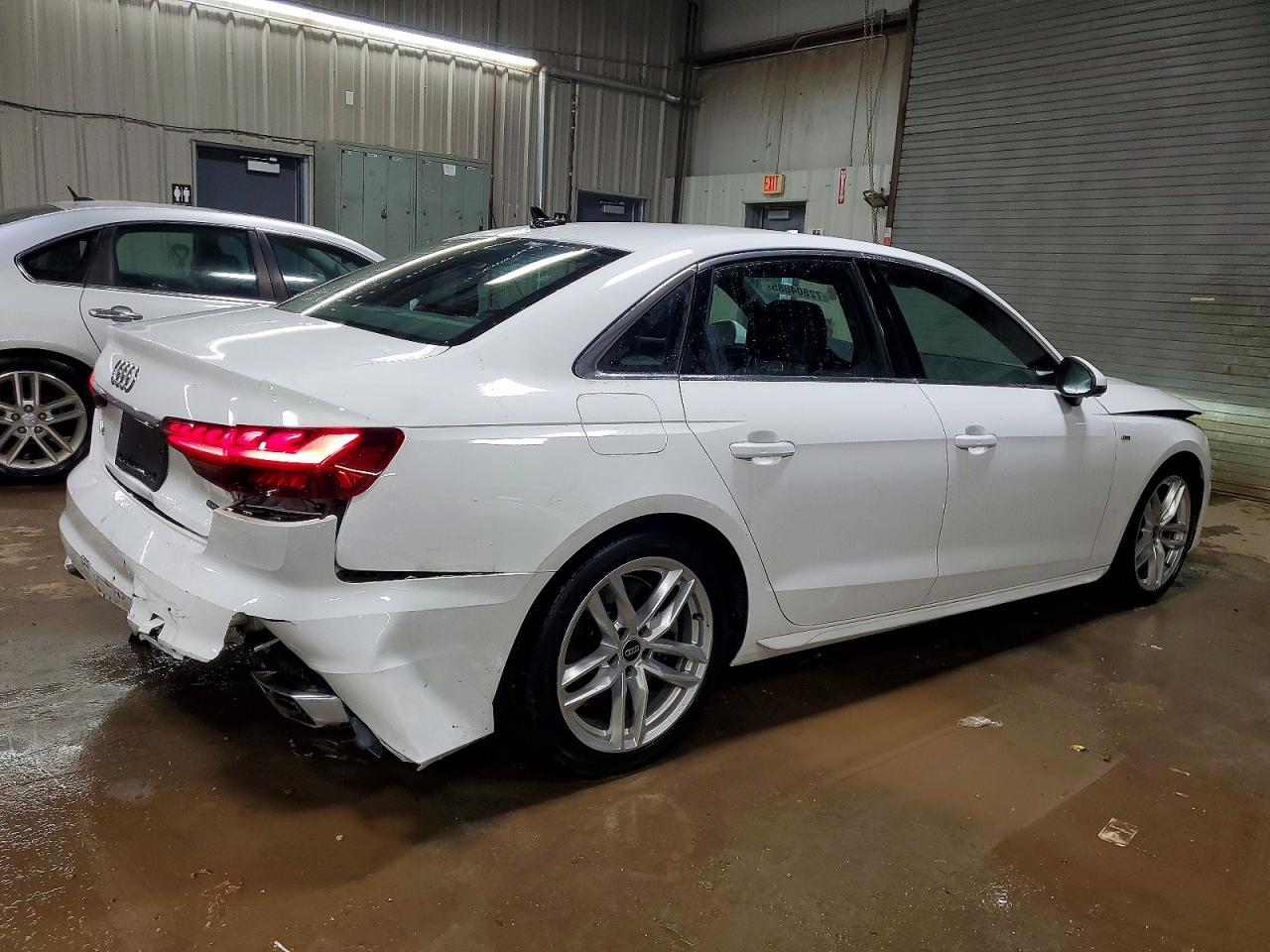 2022 Audi A4 Premium Plus 45 - Фото 3