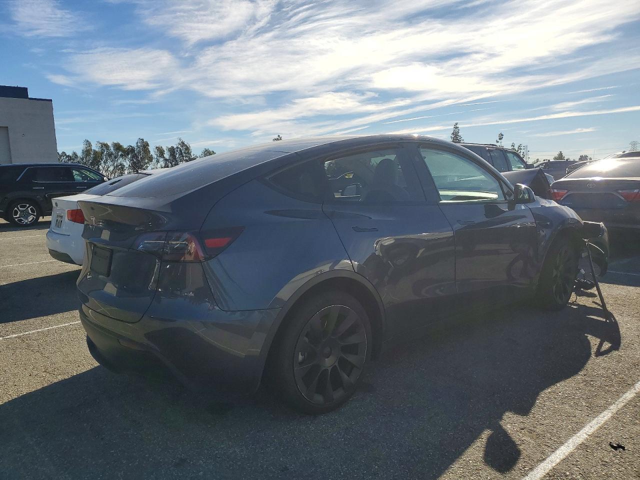 2023 Tesla Model Y - Фото 3
