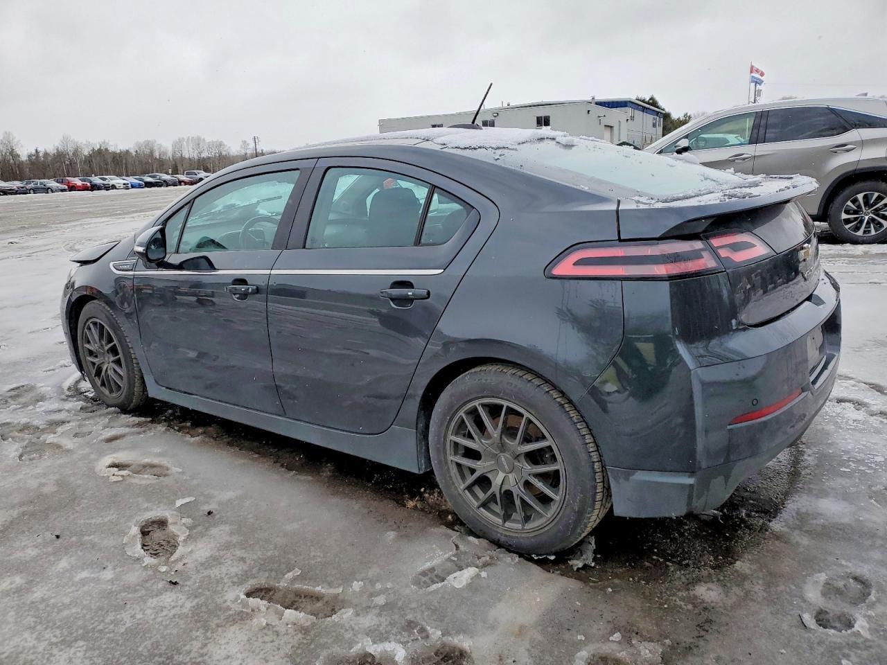 2015 Chevrolet Volt - Image 2