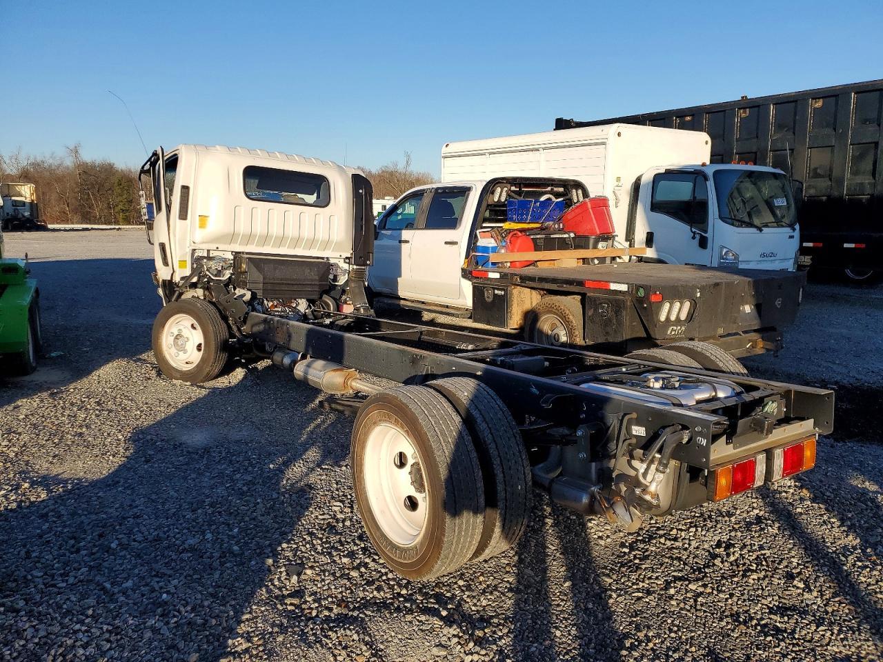 2025 Isuzu Npr Hd Truck Cab And Chassis - Фото 2