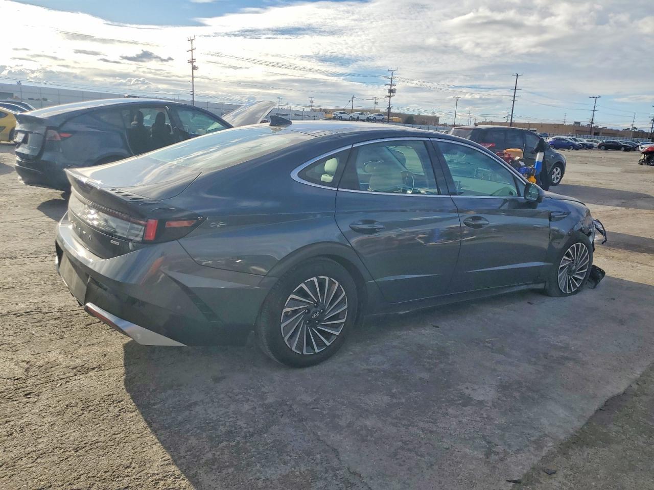 2025 Hyundai Sonata Hybrid Limited - Image 3