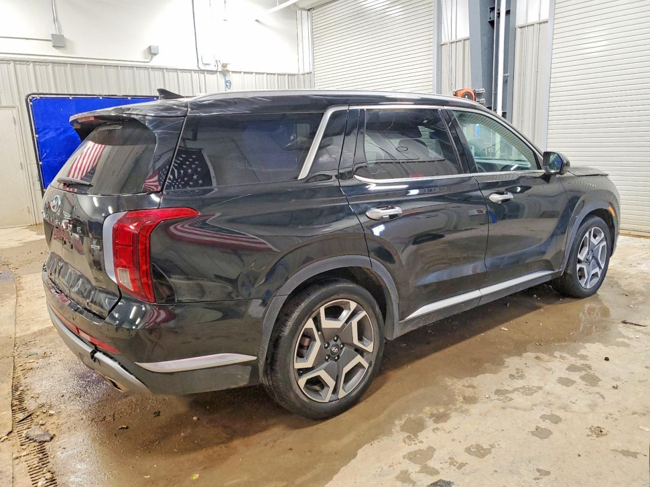 2023 Hyundai Palisade Limited - Image 3