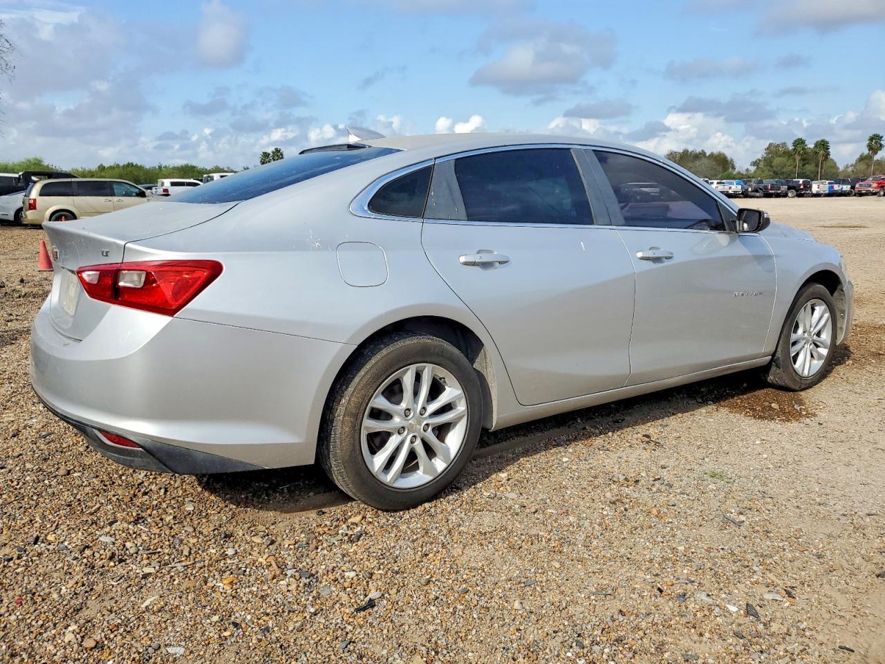 2017 Chevrolet Malibu Lt - Image 3