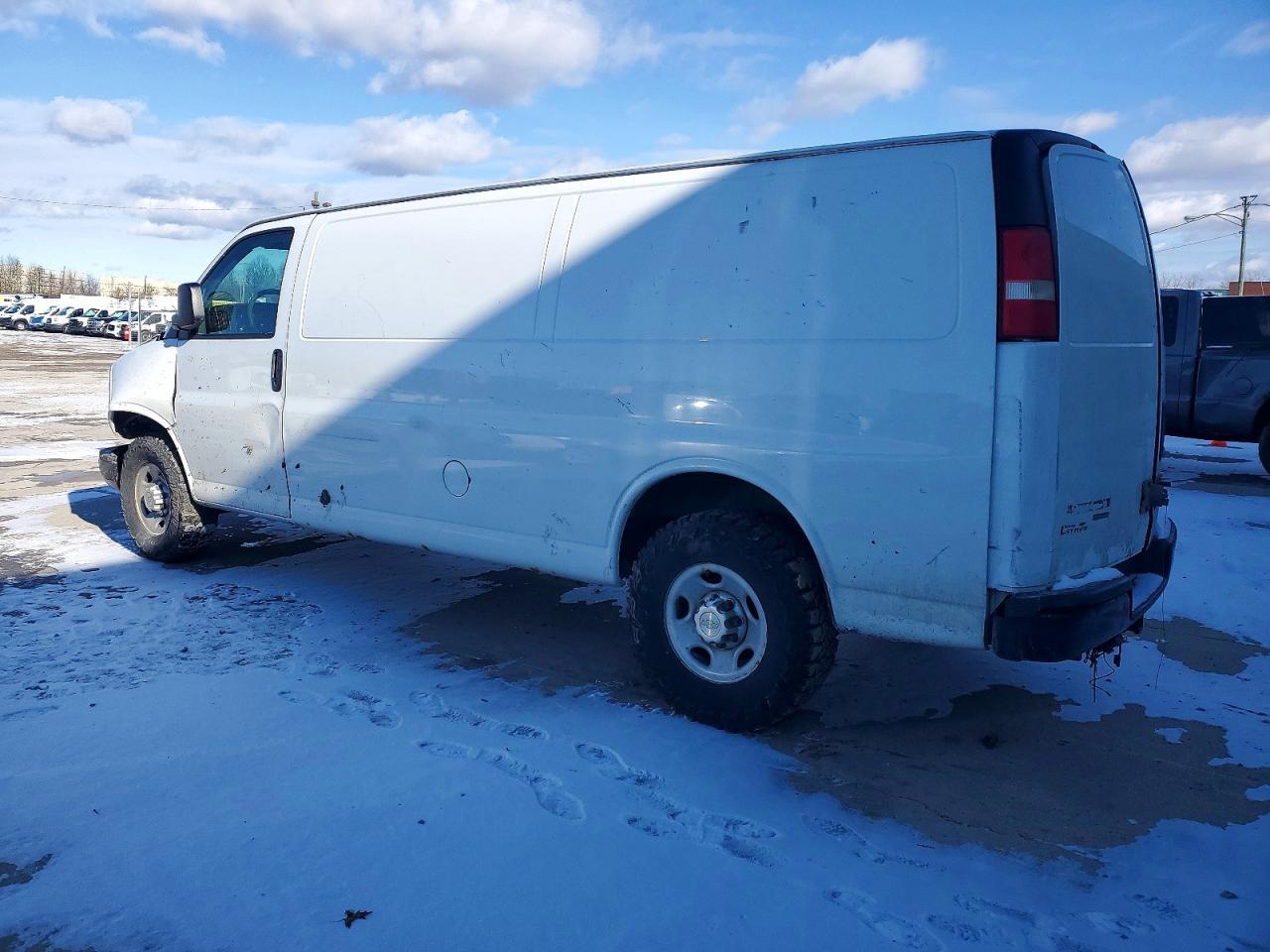 2014 Chevrolet Express G2500 Delivery Van - Фото 2