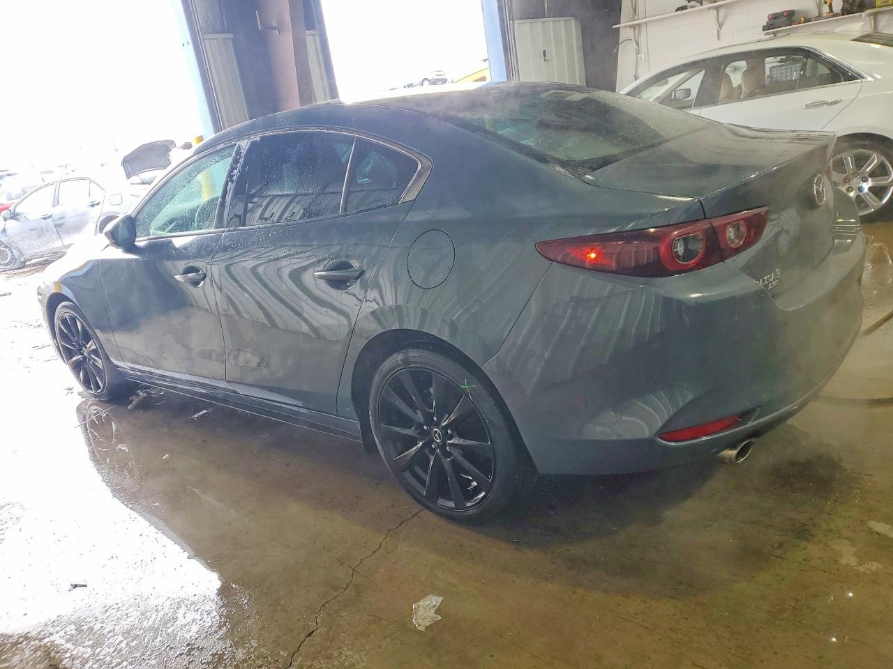 2024 Mazda 3 Preferred - Фото 2