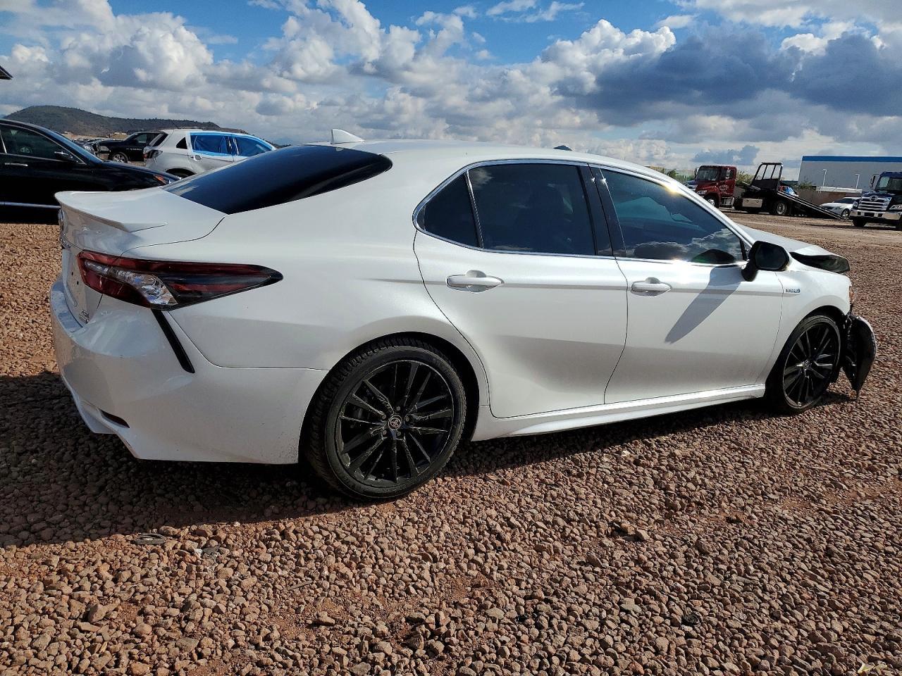2021 Toyota Camry Hybrid Xse - Image 3