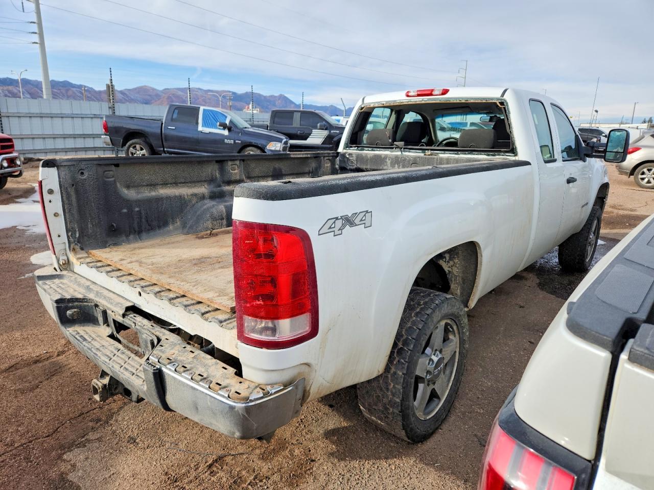 2011 GMC Sierra K2500 Heavy Duty - Image 3