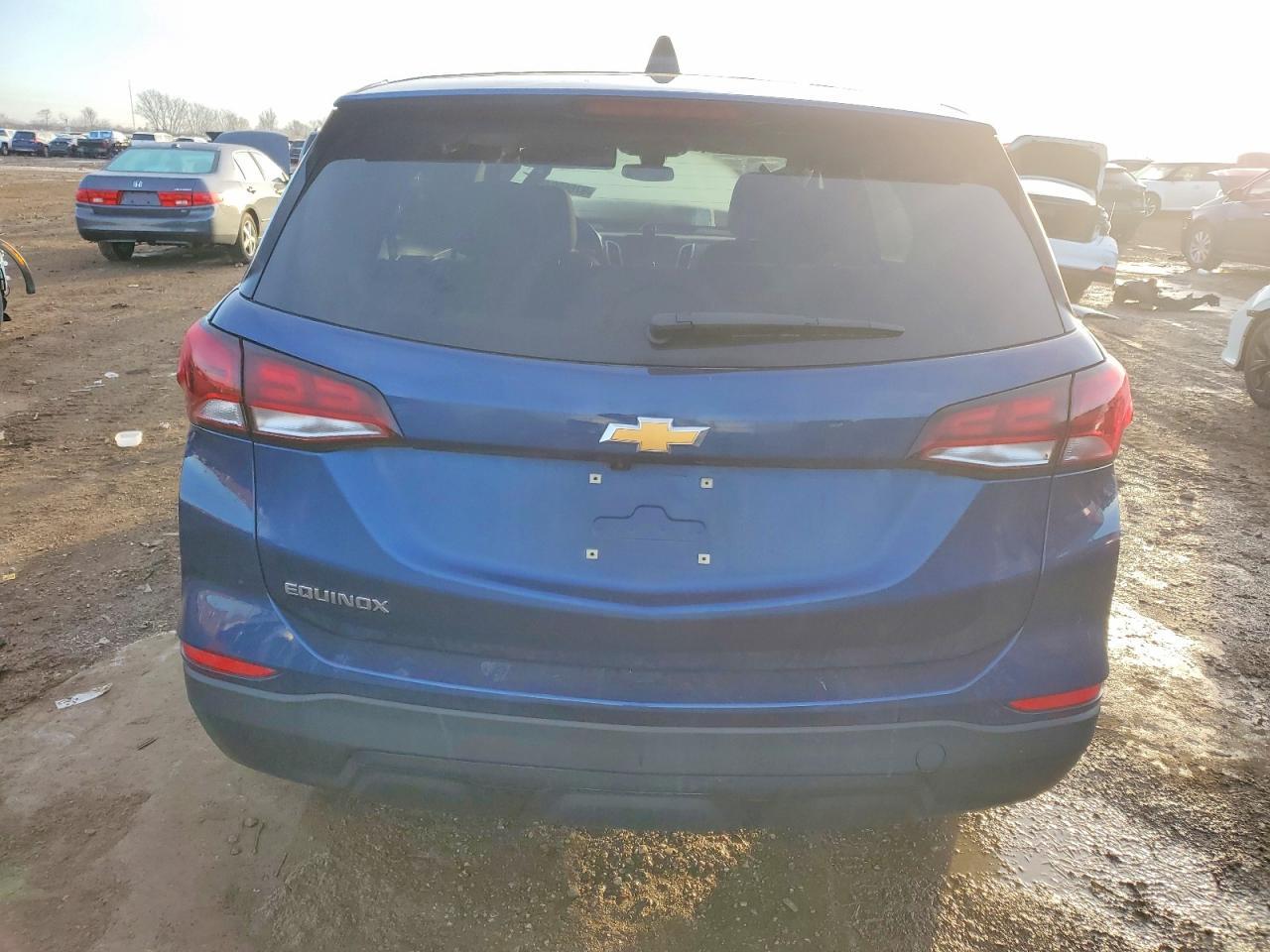 2022 Chev Equinox Ls - Фото 6