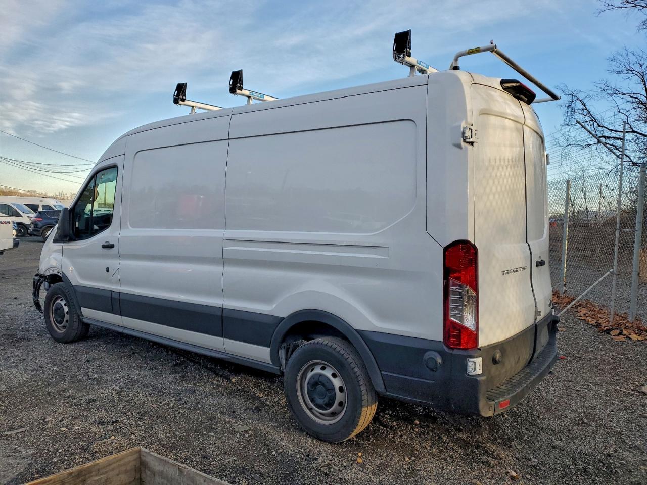 2024 Ford Transit 250 Utility / Service Van - Фото 2