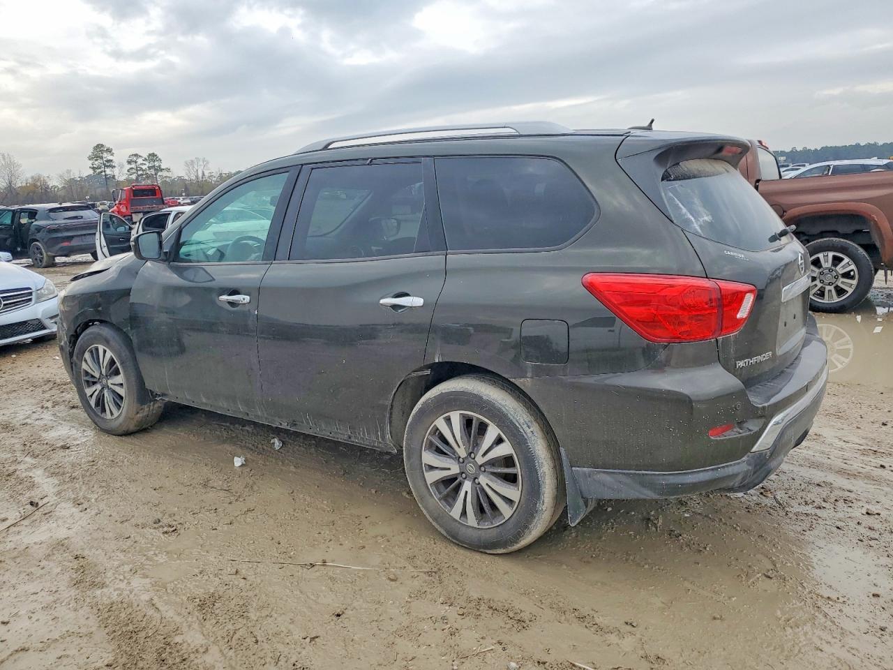 2017 Nissan Pathfinder S - Фото 2