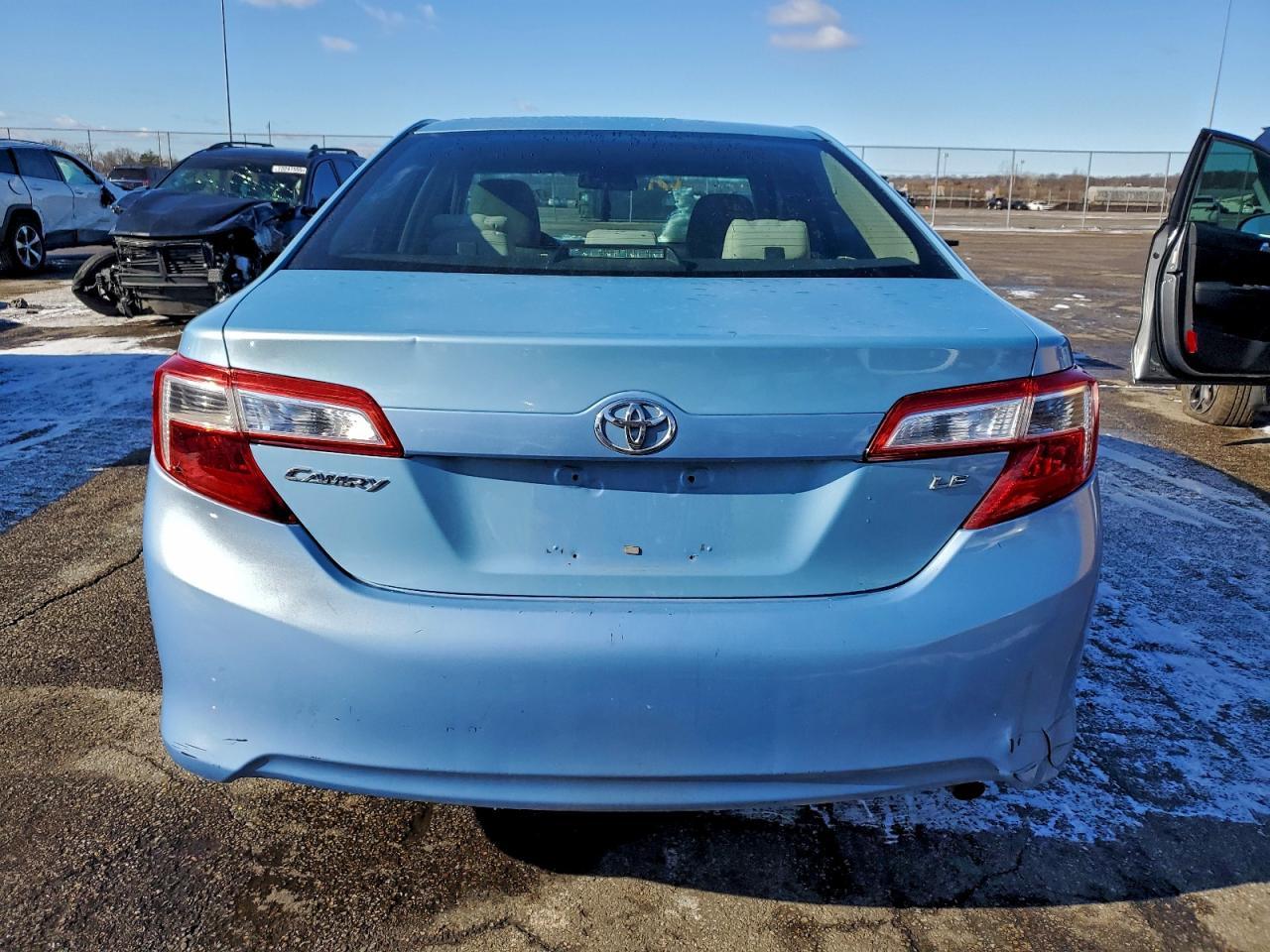 2013 Toyota Camry L - Фото 6