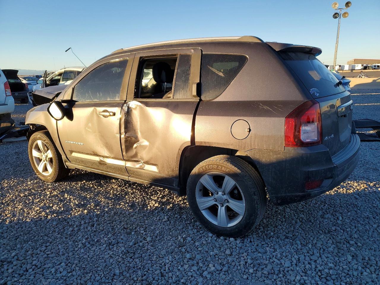 2016 Jeep Compass Sport - Фото 2